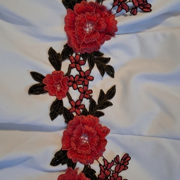 Size 3/4 Short White Strapless Embroidered floral waistband Back zipper. - Picture 3 of 9